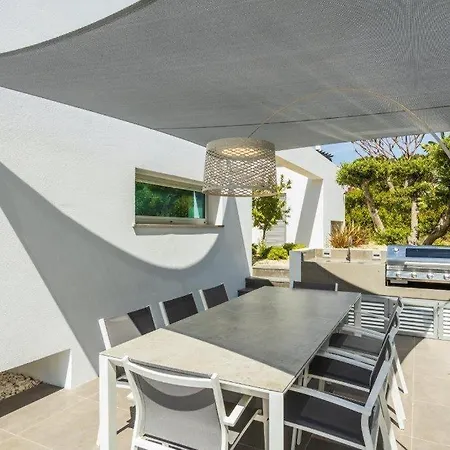 Villa Vale Do Garrao Sleeps 8 With Pool Air Con And Wifi *